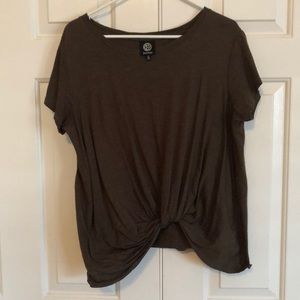 Short sleeved twist-front top